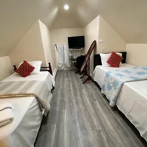A In Queens Guest house